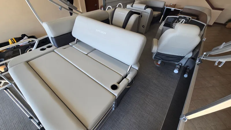 Slide: The Image of Sylvan MIRAGE 822 2025 - 13