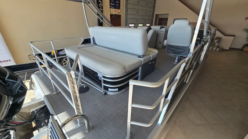 Slide: The Image of Sylvan MIRAGE 822 2025 - 4