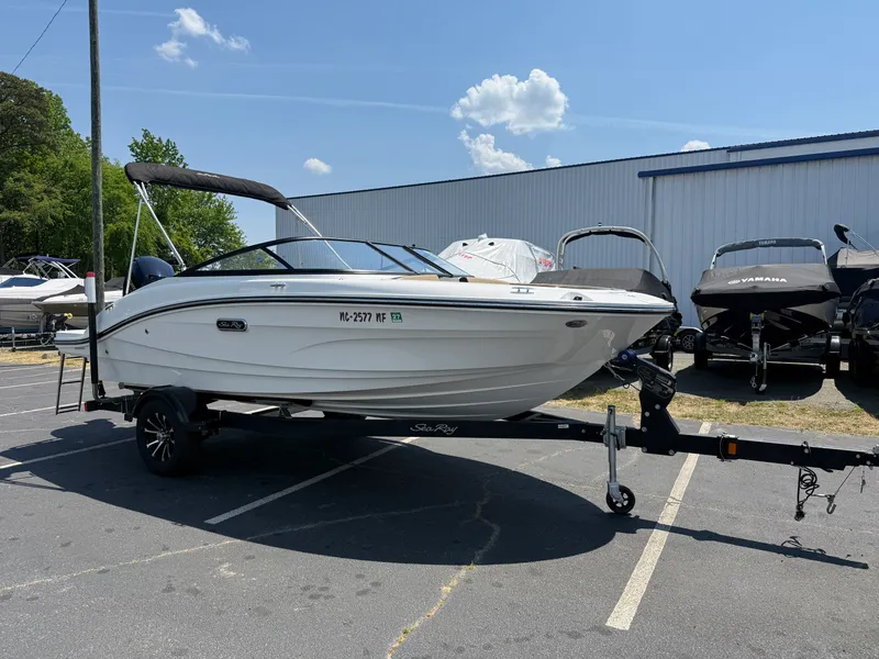 The Image of Sea Ray 190 SPX OB 2025 - undefined