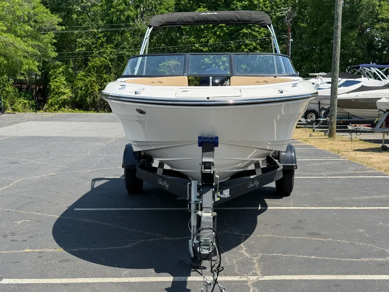 Slide: The Image of Sea Ray 190 SPX OB 2025 - 10