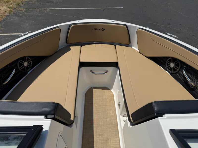 Slide: The Image of Sea Ray 190 SPX OB 2025 - 23