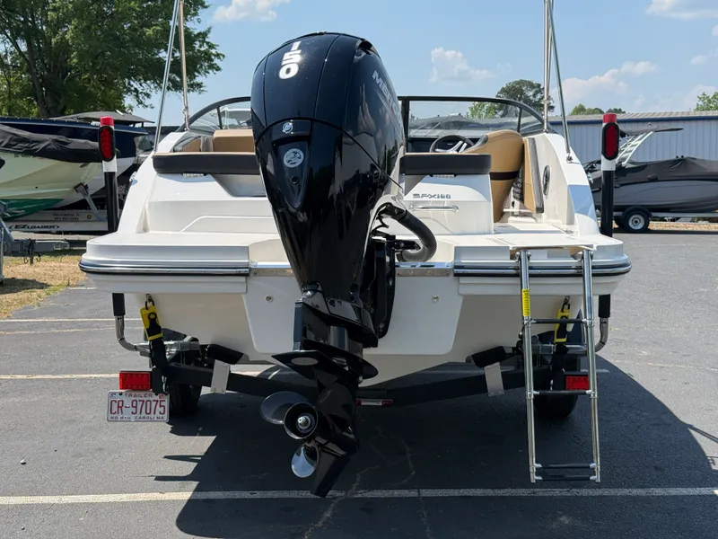 Slide: The Image of Sea Ray 190 SPX OB 2025 - 4