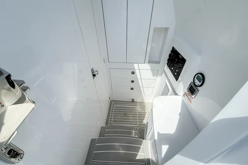 Slide: The Image of Intrepid 43 NOMAD SE 2026 - 12