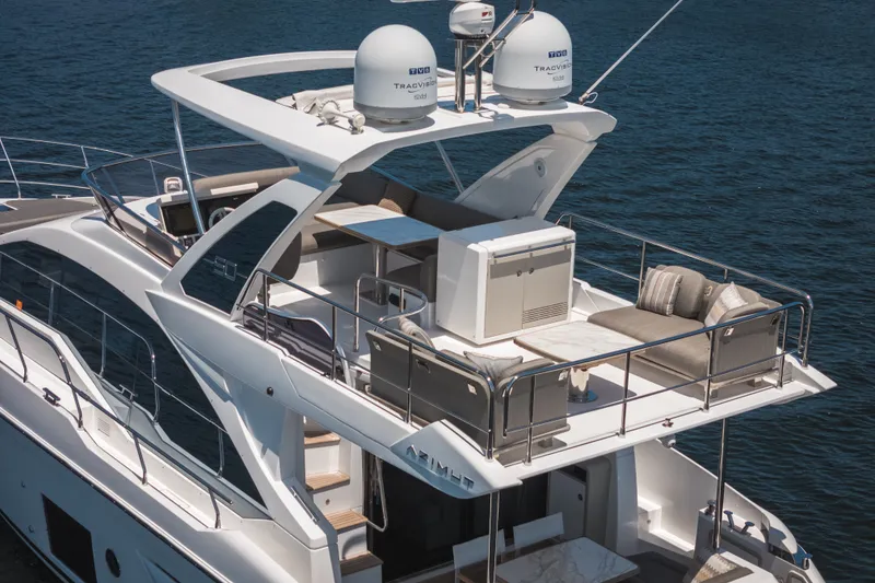 Slide: The Image of Azimut 50 FLY 2021 - 10