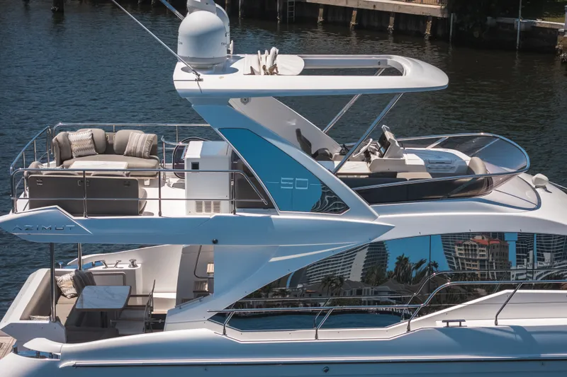 Slide: The Image of Azimut 50 FLY 2021 - 13