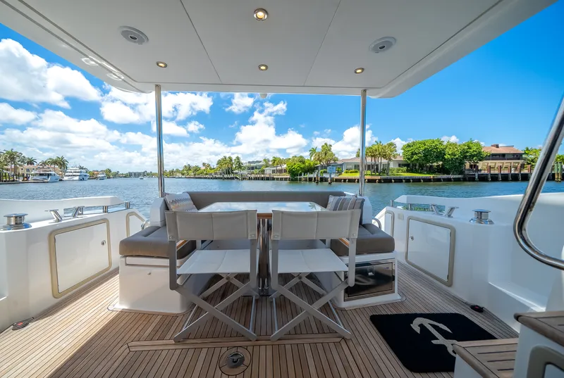 Slide: The Image of Azimut 50 FLY 2021 - 16