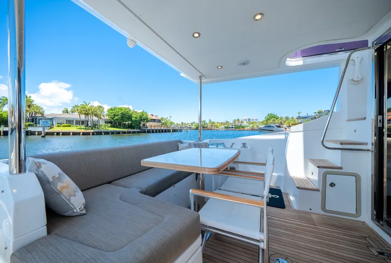 Slide: The Image of Azimut 50 FLY 2021 - 18