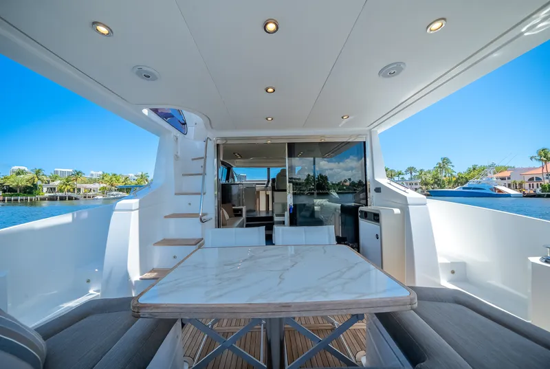 Slide: The Image of Azimut 50 FLY 2021 - 19