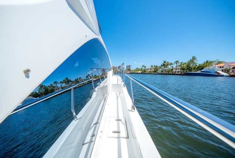Slide: The Image of Azimut 50 FLY 2021 - 20