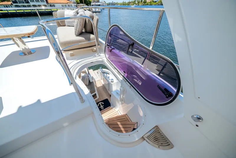 Slide: The Image of Azimut 50 FLY 2021 - 22