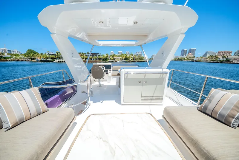 Slide: The Image of Azimut 50 FLY 2021 - 23