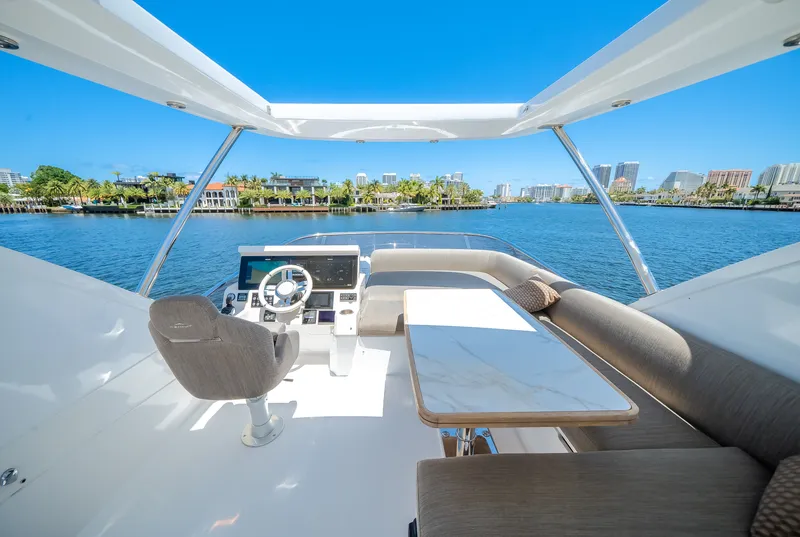 Slide: The Image of Azimut 50 FLY 2021 - 24