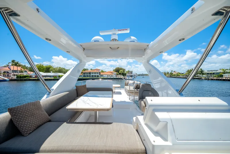 Slide: The Image of Azimut 50 FLY 2021 - 25