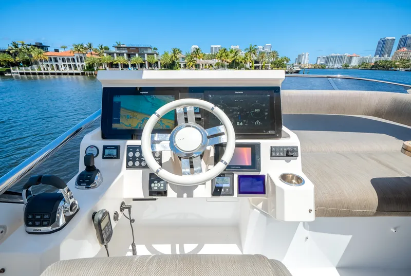 Slide: The Image of Azimut 50 FLY 2021 - 26