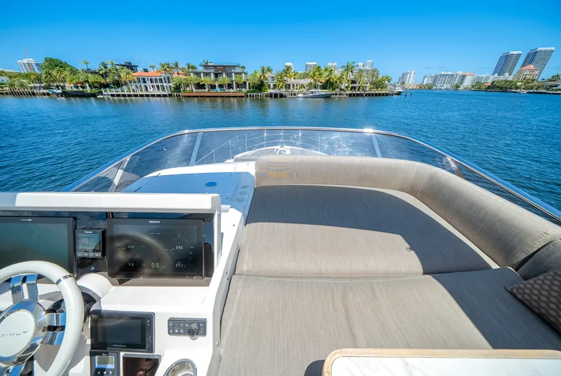 Slide: The Image of Azimut 50 FLY 2021 - 27