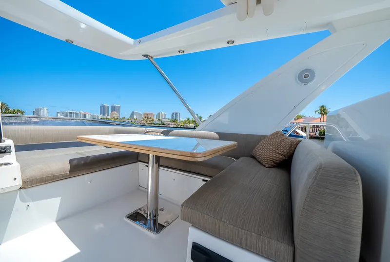 Slide: The Image of Azimut 50 FLY 2021 - 28