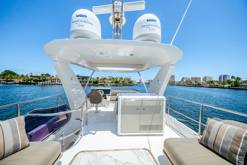 Slide: The Image of Azimut 50 FLY 2021 - 29