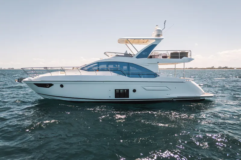 Slide: The Image of Azimut 50 FLY 2021 - 3