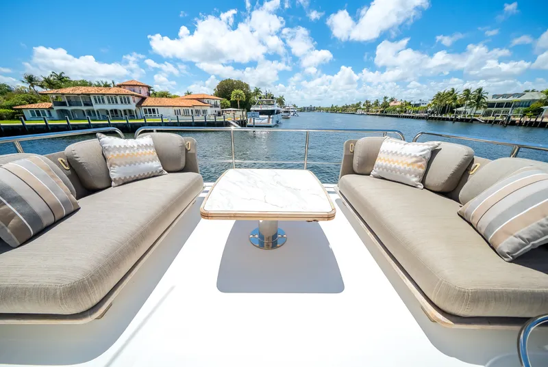 Slide: The Image of Azimut 50 FLY 2021 - 31