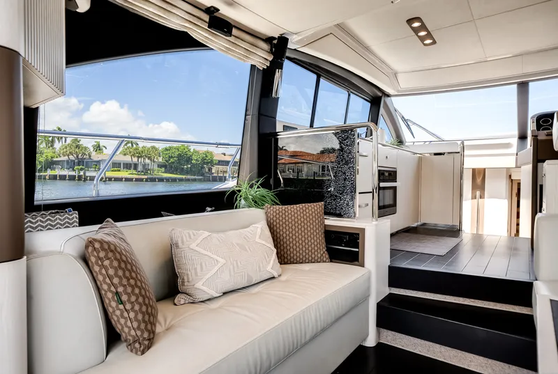 Slide: The Image of Azimut 50 FLY 2021 - 33