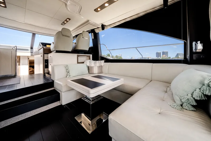 Slide: The Image of Azimut 50 FLY 2021 - 34