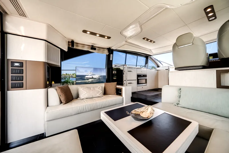 Slide: The Image of Azimut 50 FLY 2021 - 35