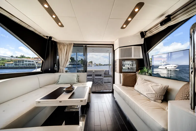 Slide: The Image of Azimut 50 FLY 2021 - 36
