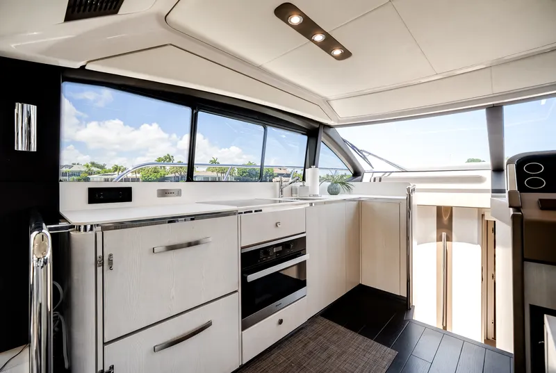 Slide: The Image of Azimut 50 FLY 2021 - 37