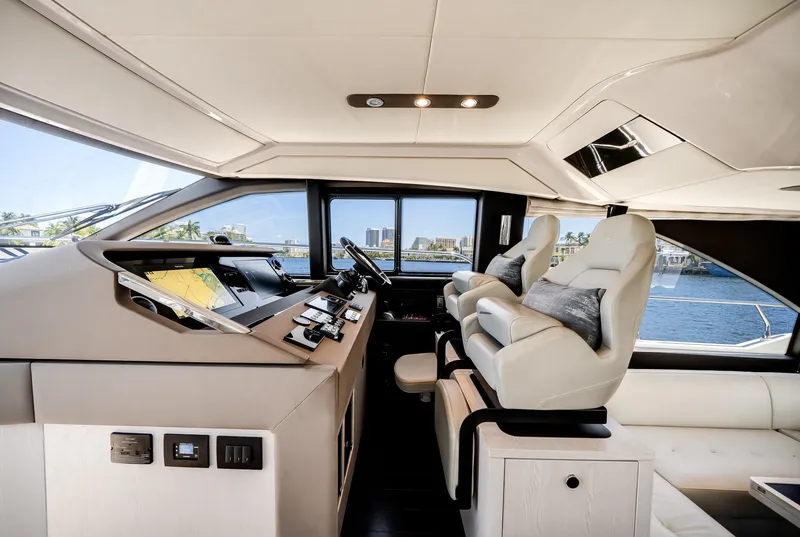 Slide: The Image of Azimut 50 FLY 2021 - 40