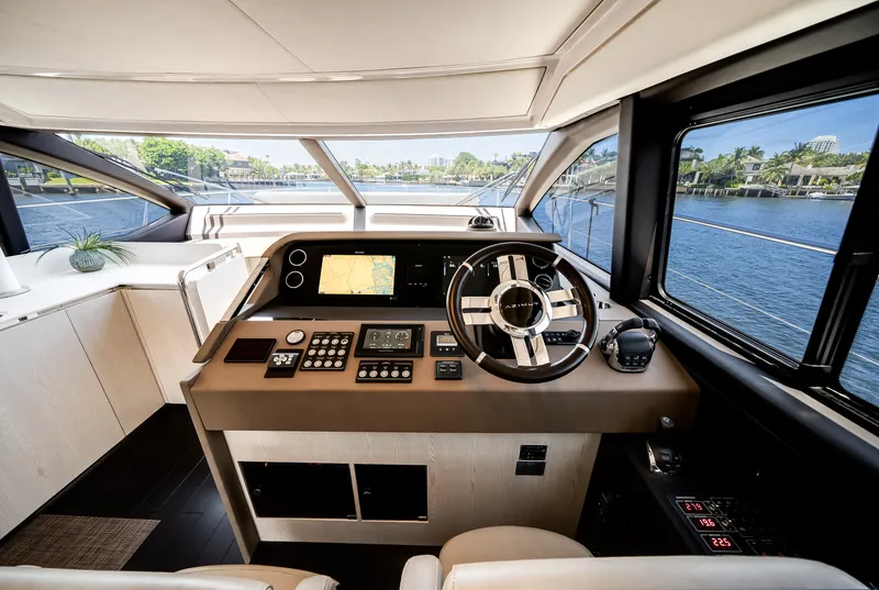 Slide: The Image of Azimut 50 FLY 2021 - 42