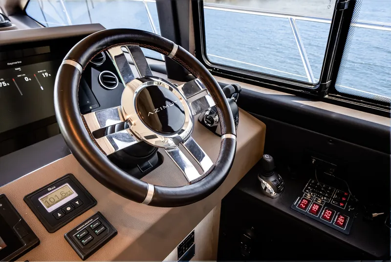 Slide: The Image of Azimut 50 FLY 2021 - 43
