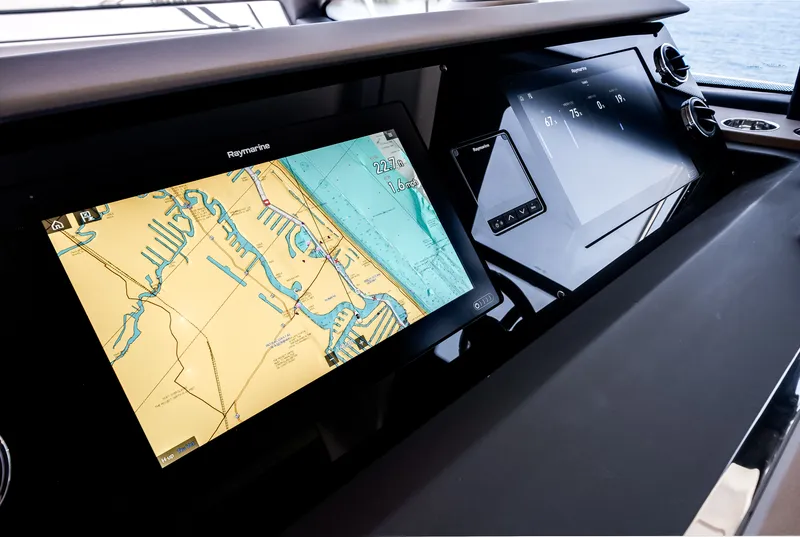 Slide: The Image of Azimut 50 FLY 2021 - 45