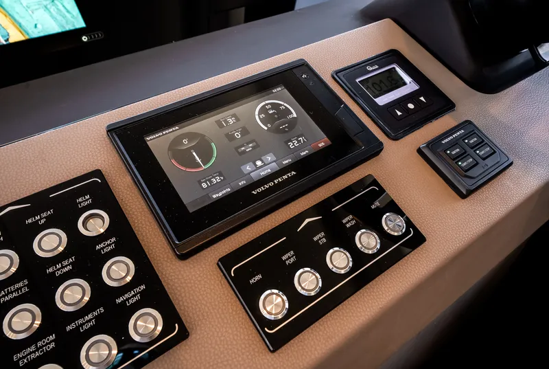 Slide: The Image of Azimut 50 FLY 2021 - 46