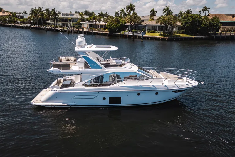 Slide: The Image of Azimut 50 FLY 2021 - 5