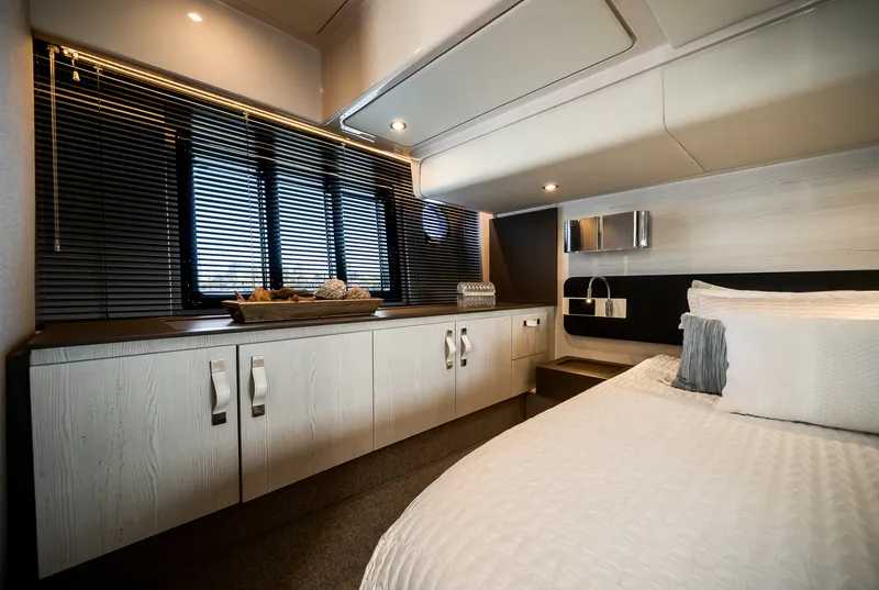 Slide: The Image of Azimut 50 FLY 2021 - 52