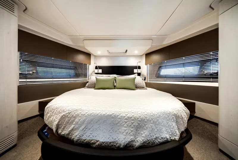 Slide: The Image of Azimut 50 FLY 2021 - 54