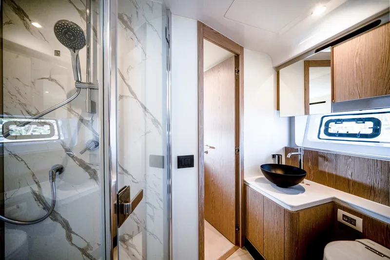 Slide: The Image of Azimut 50 FLY 2021 - 57