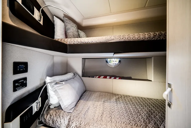 Slide: The Image of Azimut 50 FLY 2021 - 58