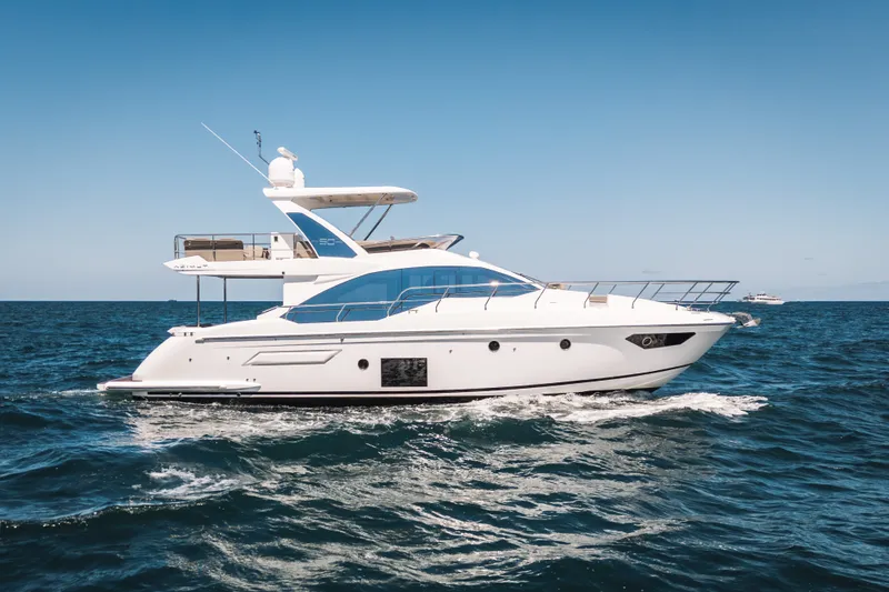 Slide: The Image of Azimut 50 FLY 2021 - 7