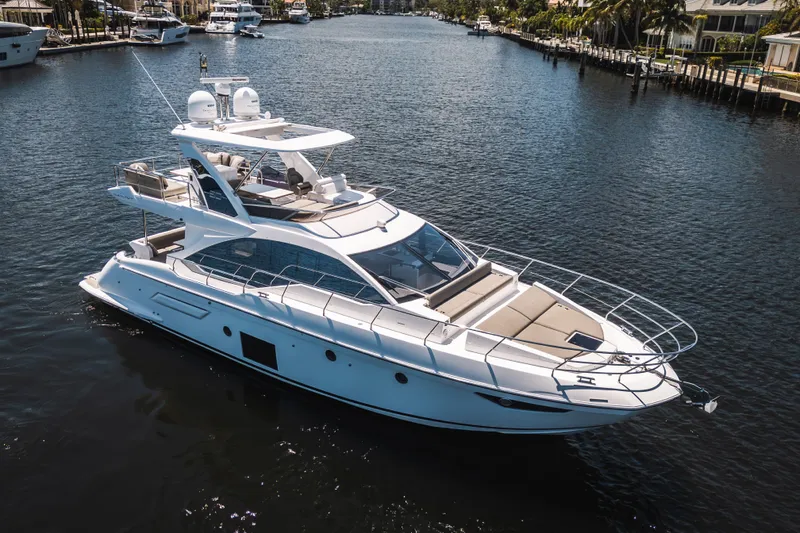 Slide: The Image of Azimut 50 FLY 2021 - 9