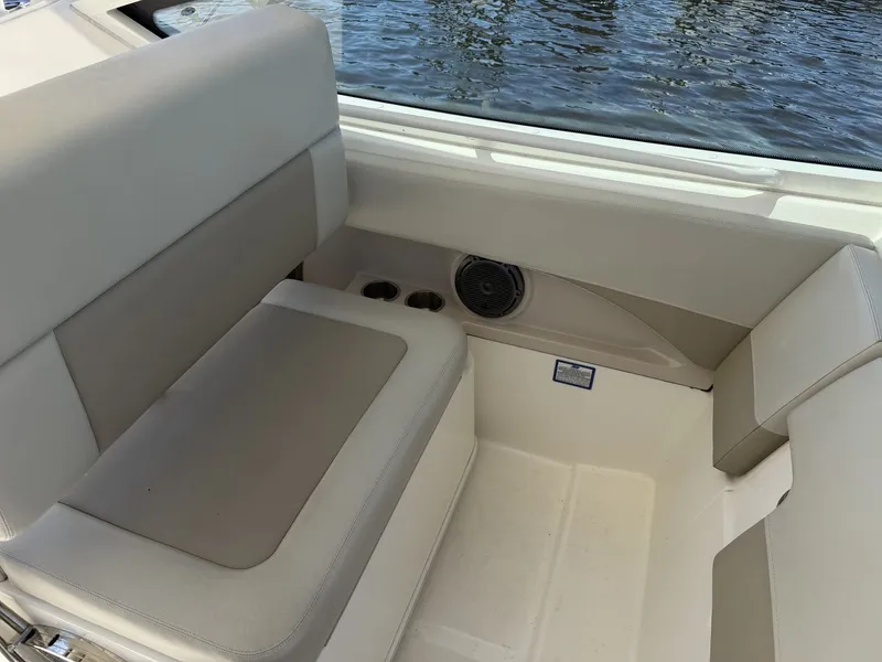 Slide: The Image of Boston Whaler 280 VANTAGE 2021 - 15