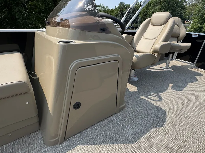 Slide: The Image of Sylvan MIRAGE 8520 2025 - 11