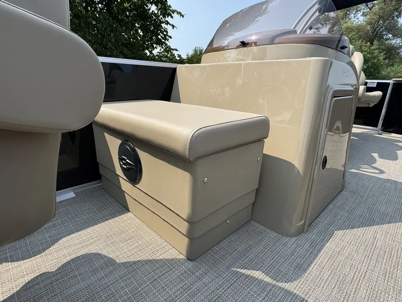 Slide: The Image of Sylvan MIRAGE 8520 2025 - 12