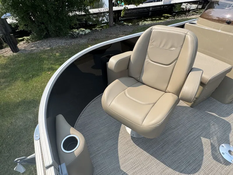 Slide: The Image of Sylvan MIRAGE 8520 2025 - 15