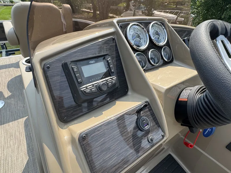 Slide: The Image of Sylvan MIRAGE 8520 2025 - 6
