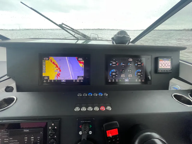 Slide: The Image of Axopar 37 CROSS CABIN 2020 - 10