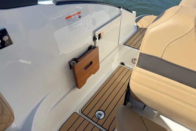 Slide: The Image of Sea Ray SLX 260 Outboard 2026 - 12