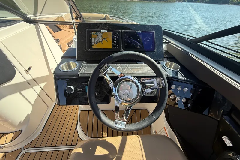 Slide: The Image of Sea Ray SLX 260 Outboard 2026 - 21