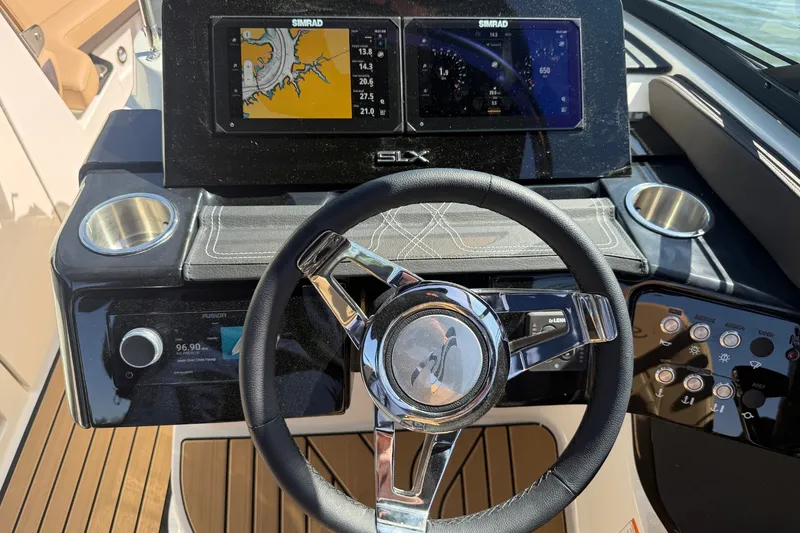 Slide: The Image of Sea Ray SLX 260 Outboard 2026 - 22