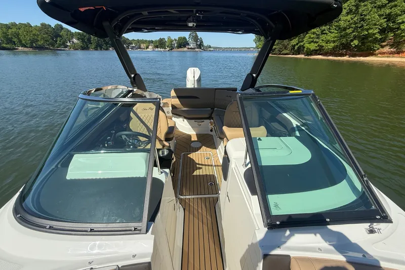 Slide: The Image of Sea Ray SLX 260 Outboard 2026 - 31
